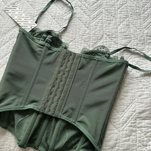 Out from under corset - Picture 8 of 8